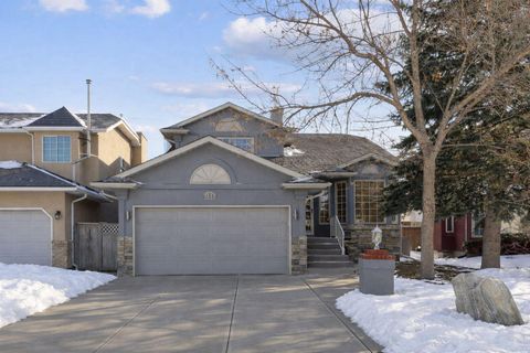 Photo of 7117 California Boulevard NE, Calgary, AB T1Y 6V4 (MLS # A2287644)