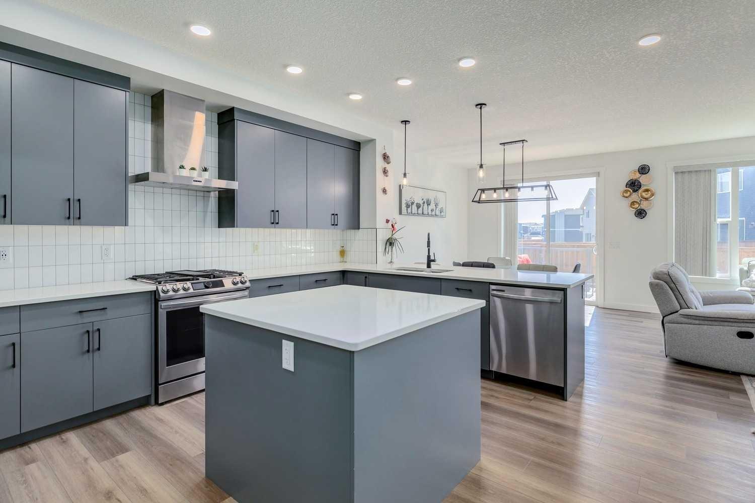 353 Walcrest View SE