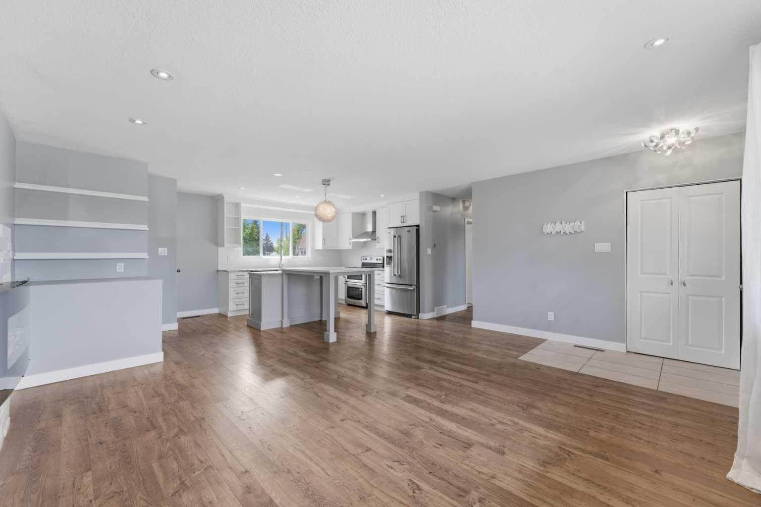 819 Avonlea Place SE
