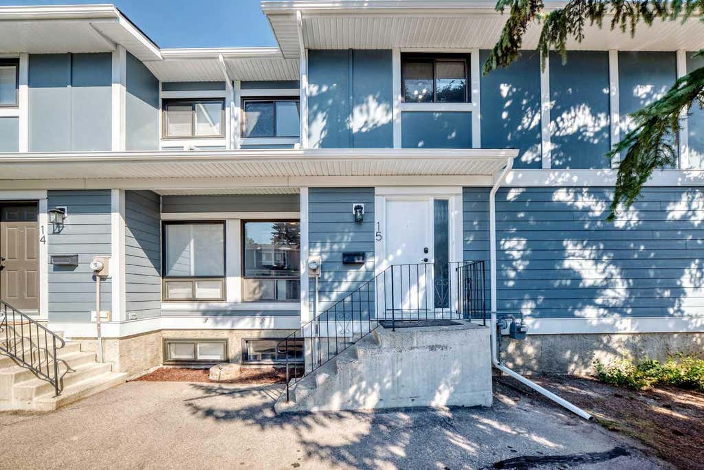 Photo of 2210 Oakmoor Drive SW #15, Calgary, AB T2V 4R4 (MLS # A2340143)