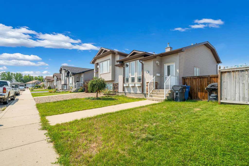 Photo of 96 Northlands Crescent NE, Medicine Hat, AB T1C 2A9 (MLS # A2338484)