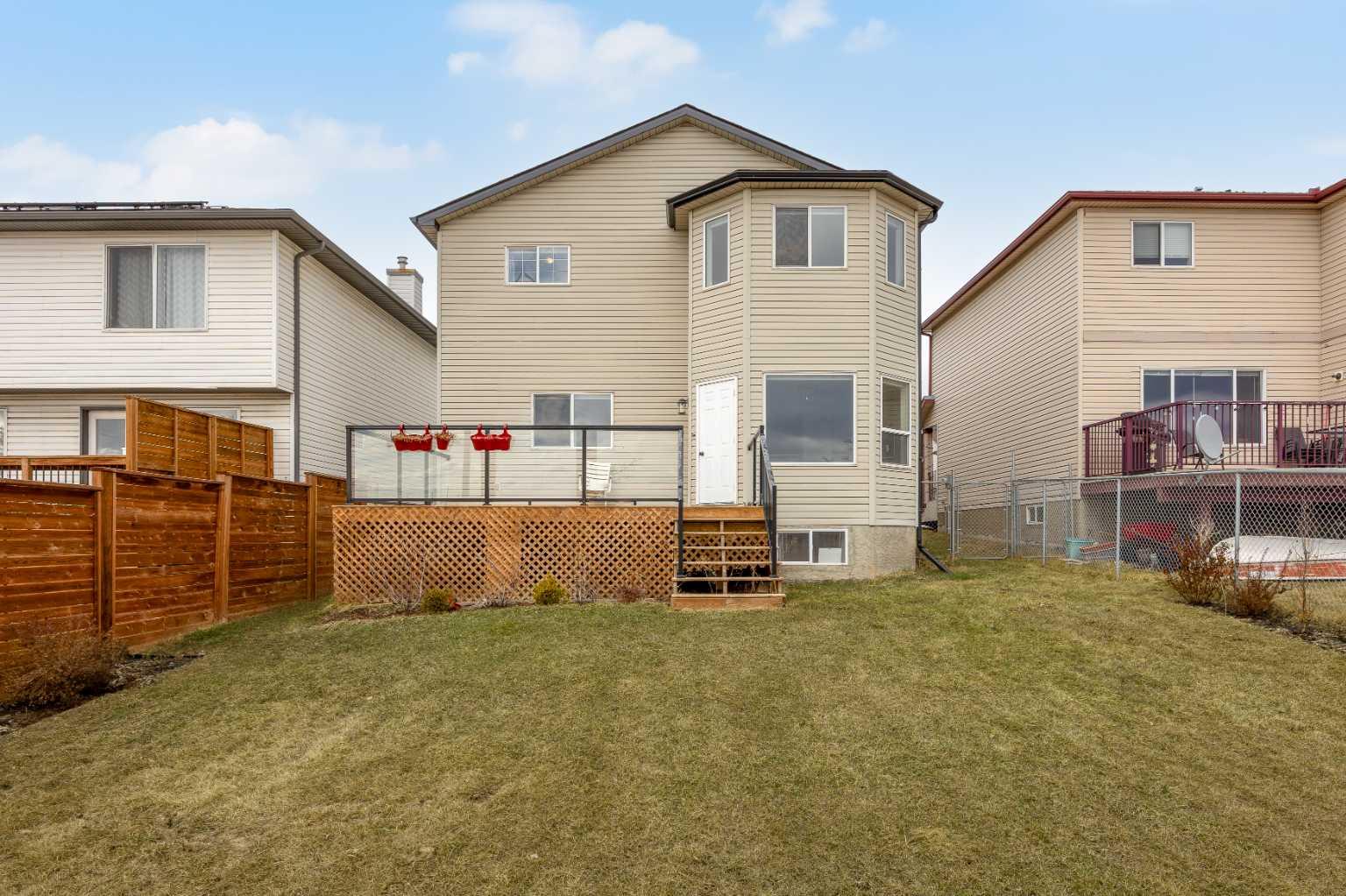 166 Tuscarora Close NW