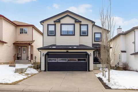 166 Tuscarora Close NW Calgary AB T3L 2E3