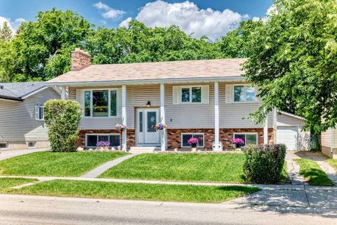 Photo of 11335 Braeside Drive SW, Calgary, AB T2W 2V6 (MLS # A2331242)
