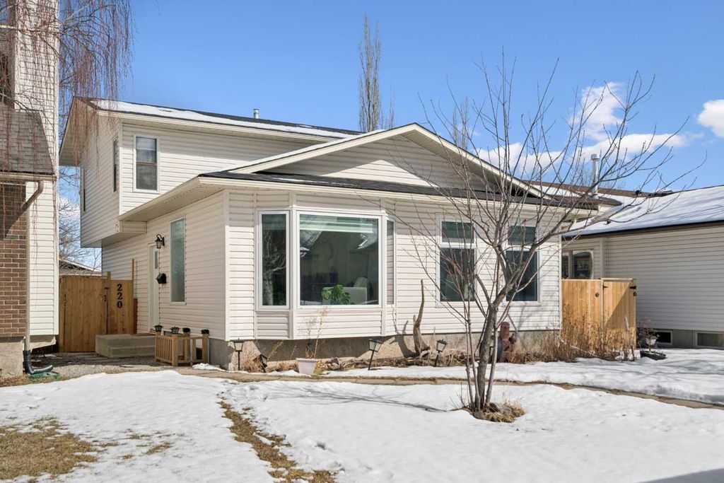 Photo of 220 Macewan Glen Place NW, Calgary, AB T3K 2C8 (MLS # A2299432)
