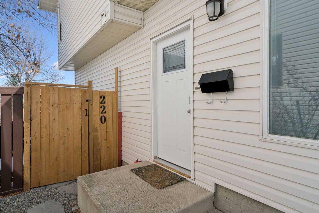 Photo of 220 Macewan Glen Place NW, Calgary, AB T3K 2C8 (MLS # A2299432)
