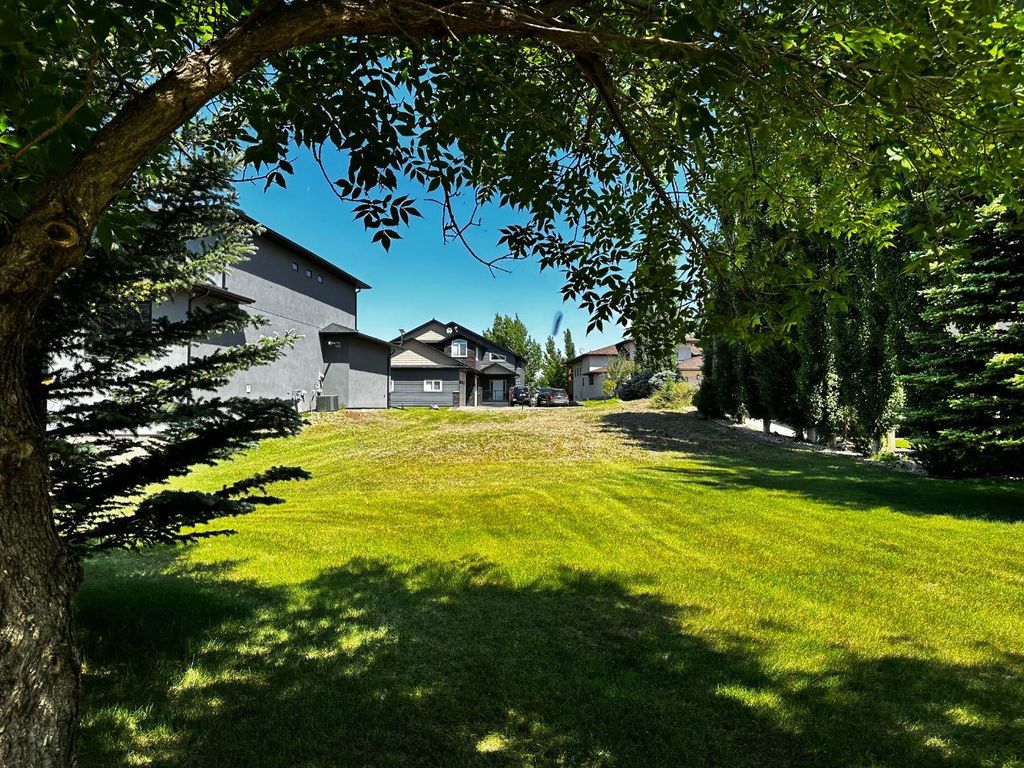 Photo of 13 Blue Heron View, Lake Newell Resort, AB T1R 0X5 (MLS # A2289797)