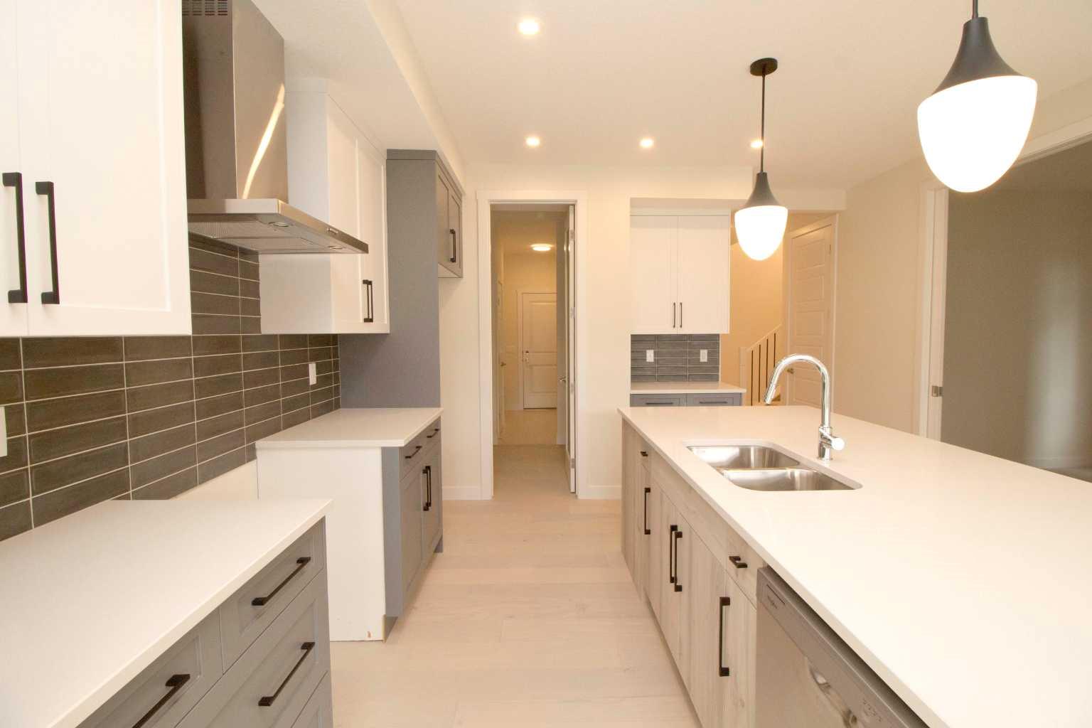 111 Sundown Crescent