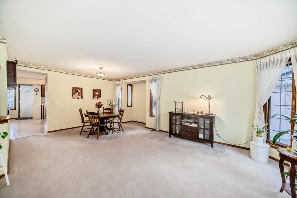 Photo of 40 Harvest Glen Mews NE, Calgary, AB T3K 4C2 (MLS # A2293070)