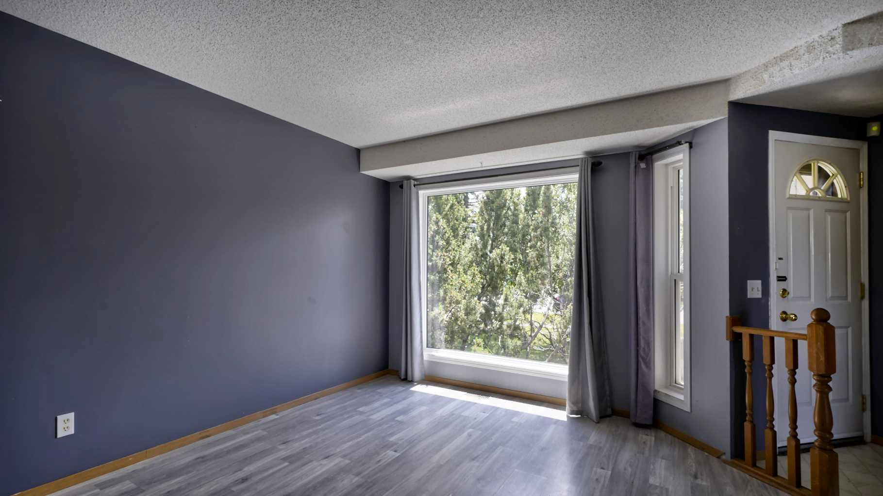 102 Riverglen Drive SE