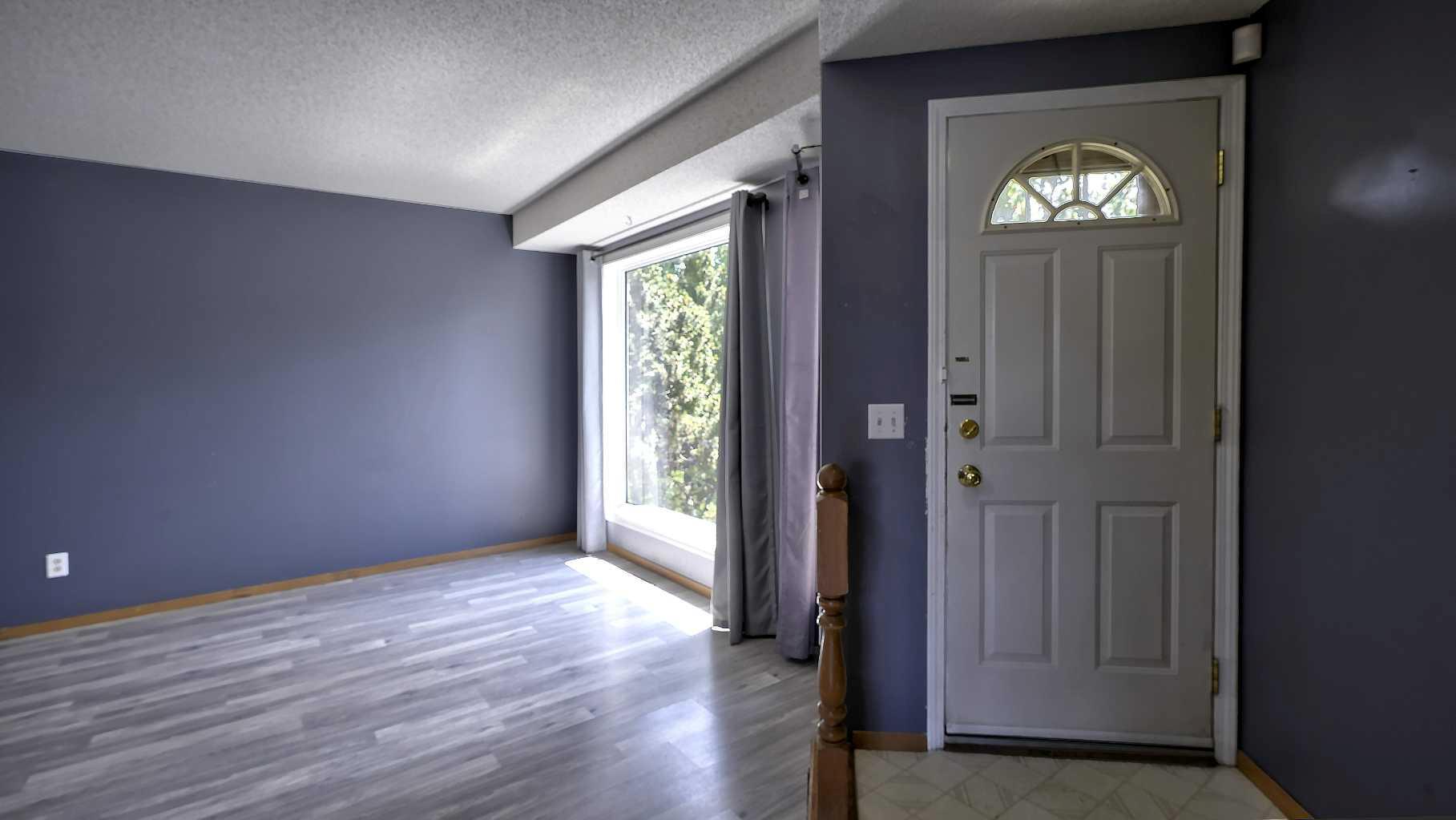 102 Riverglen Drive SE