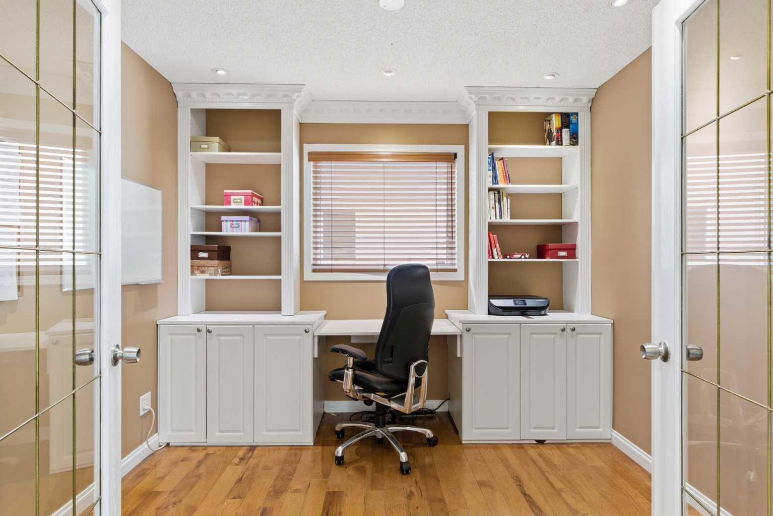 30 Mt Yamnuska Court SE