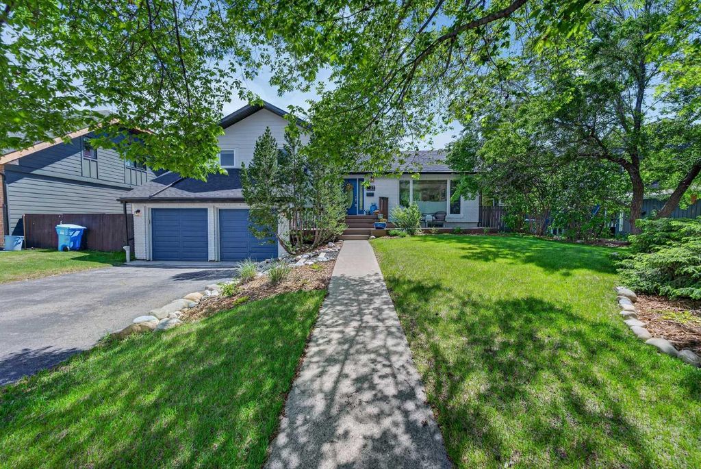 Photo of 27 Bow Village Crescent NW, Calgary, AB T3B 4X1 (MLS # A2317258)