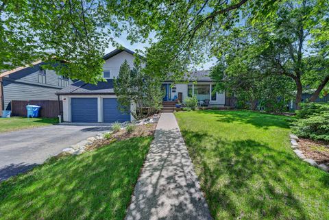 Photo of 27 Bow Village Crescent NW, Calgary, AB T3B 4X1 (MLS # A2317258)