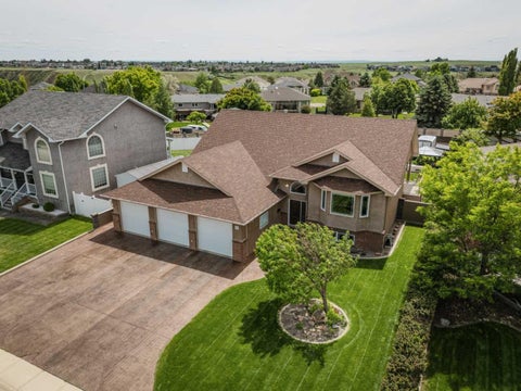 Photo of 9 Cottonwood Close SW, Medicine Hat, AB T1B 4R5 (MLS # A2322505)