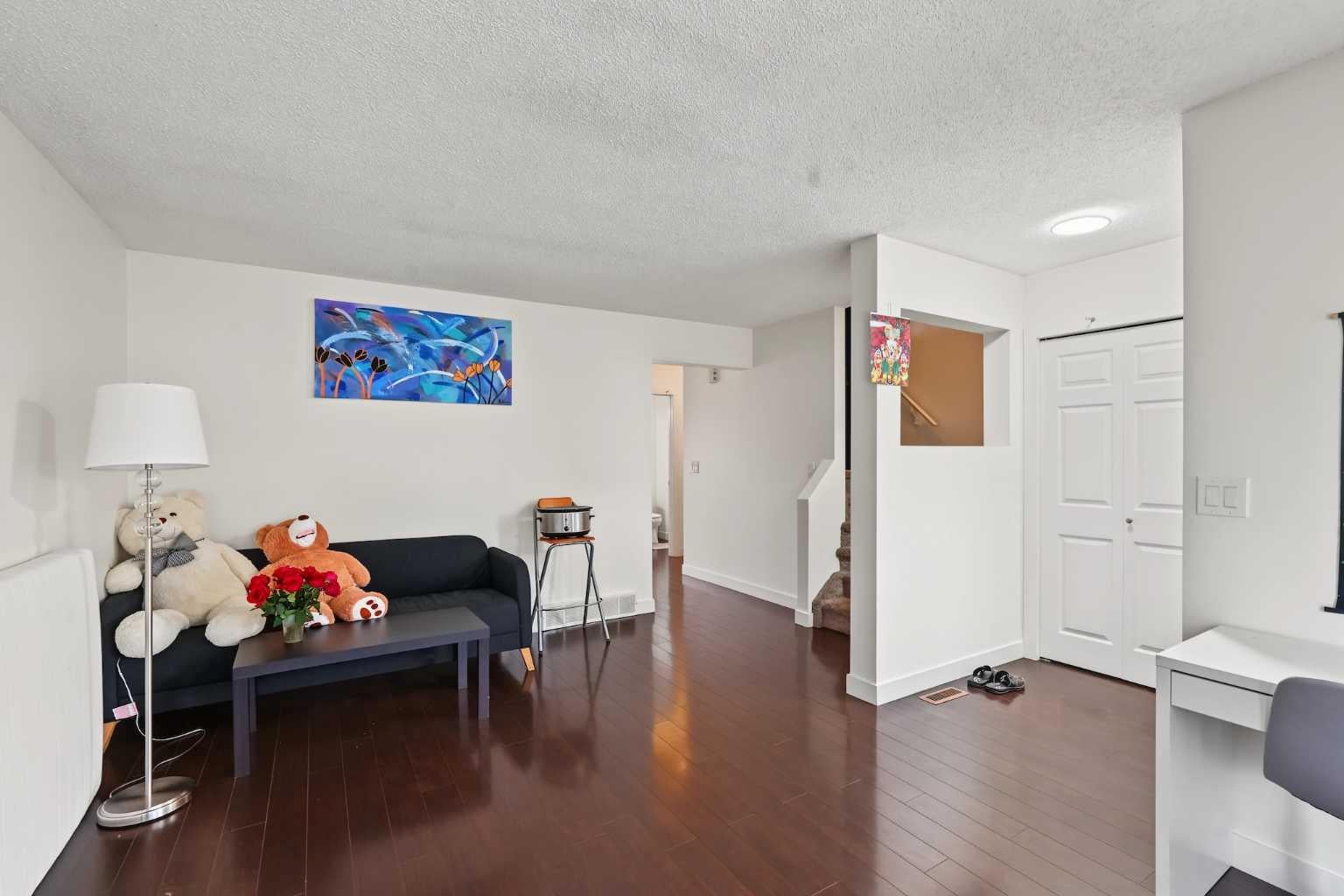 61 Falmere Way NE