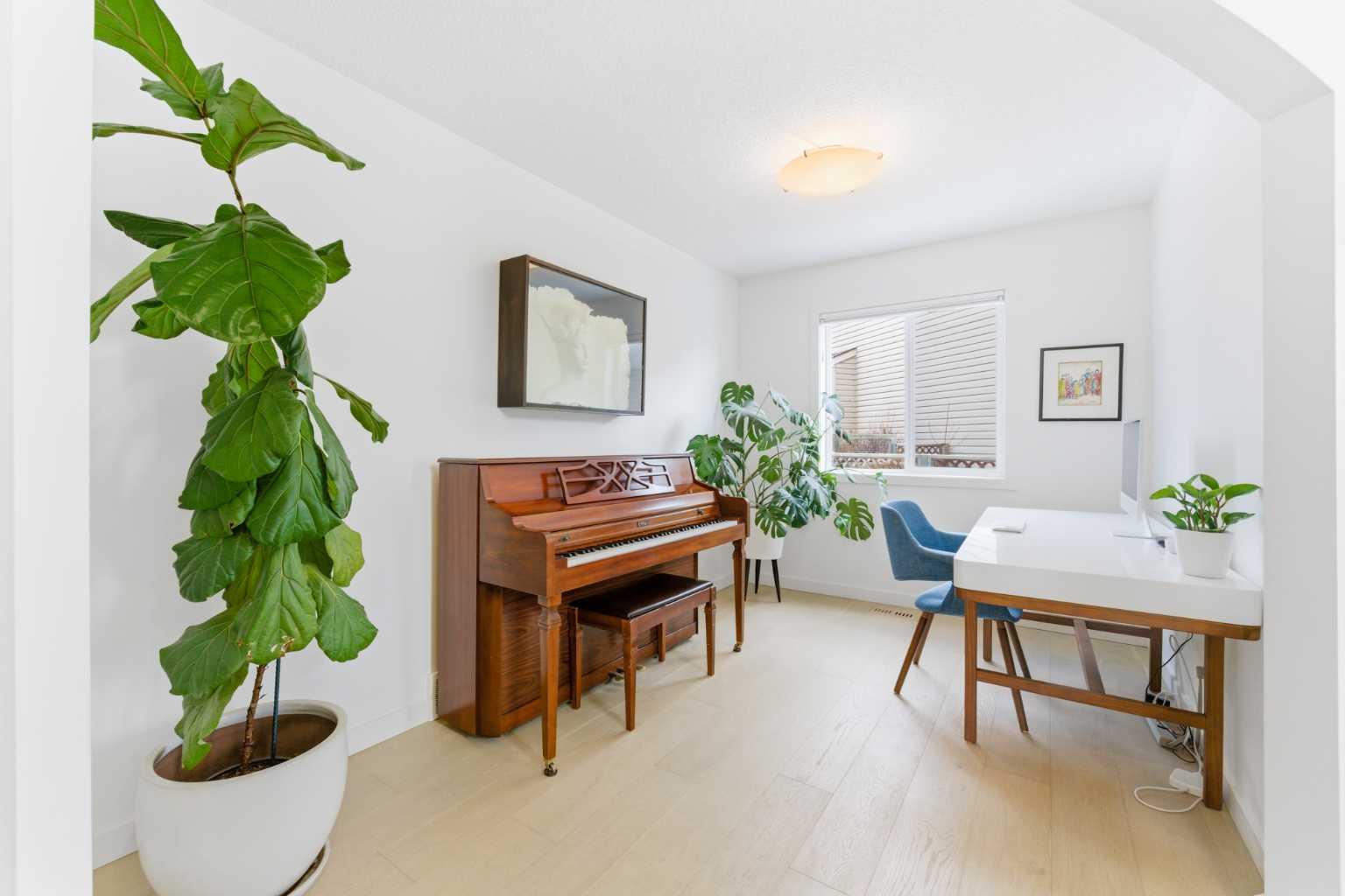 40 Tuscany Ridge Green NW