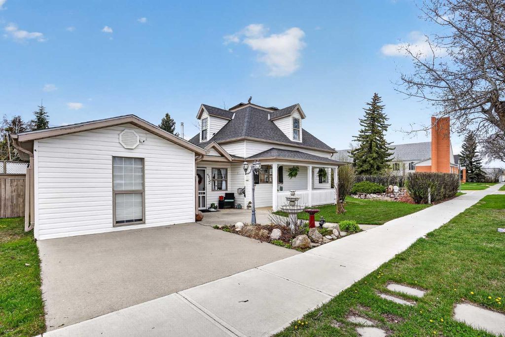 Photo of 4717 2 Street W, Claresholm, AB T0L 0T0 (MLS # A2307765)