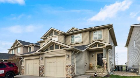 Photo of 36 New Brighton Landing SE, Calgary, AB T2Z 0S5 (MLS # A2308615)
