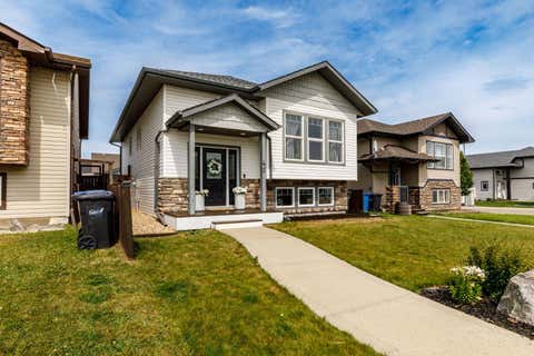 Photo of 42 Hawthorne Way, Penhold, AB T0M 1R0 (MLS # A2335565)