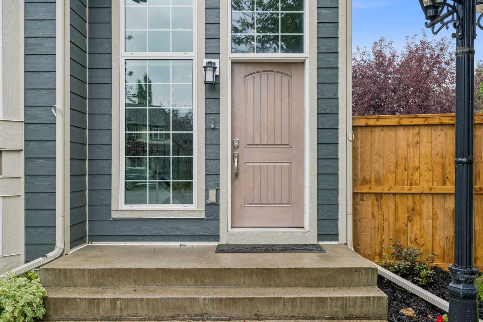 230 Mt Lorette Place SE