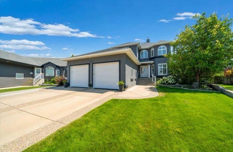 Photo of 633 Spruce Way SE, Medicine Hat, AB T1B 4L4 (MLS # A2332694)