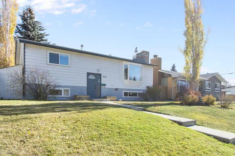 1452 Lake Sylvan Drive SE Calgary AB T2J 3C8
