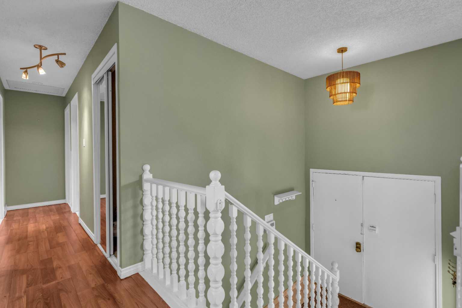 403 Queen Alexandra Way SE