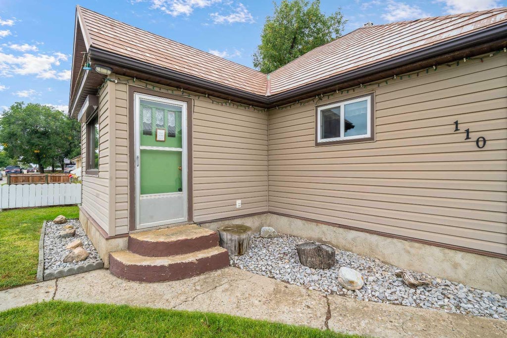 Photo of 110 2 Avenue W, Bow Island, AB T0K 0G0 (MLS # A2343541)