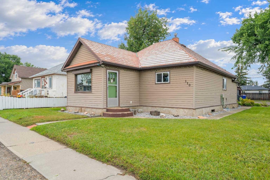 Photo of 110 2 Avenue W, Bow Island, AB T0K 0G0 (MLS # A2343541)