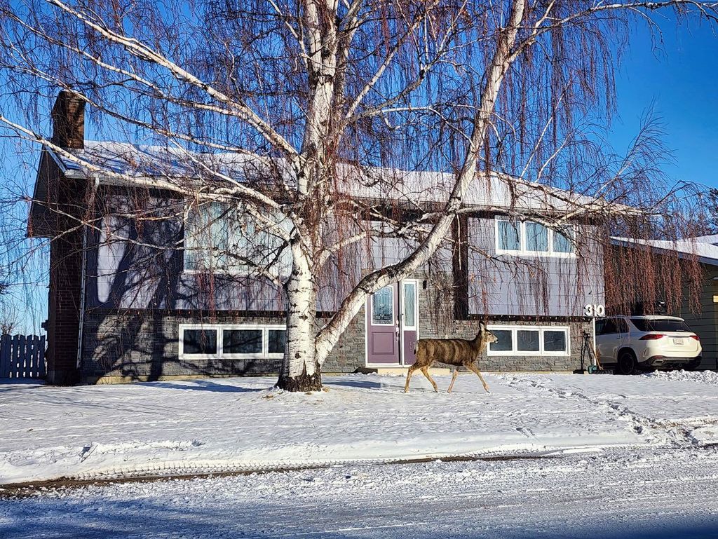 Photo of 310 54 Avenue E, Claresholm, AB T0L 0T0 (MLS # A2280928)