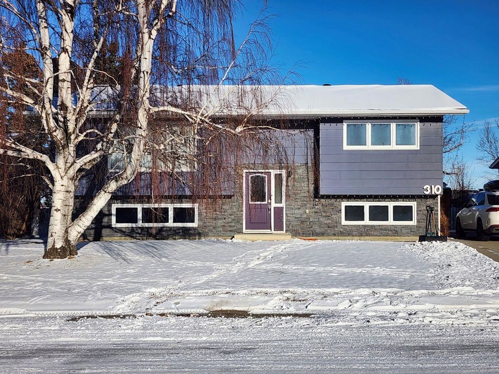 Photo of 310 54 Avenue E, Claresholm, AB T0L 0T0 (MLS # A2280928)