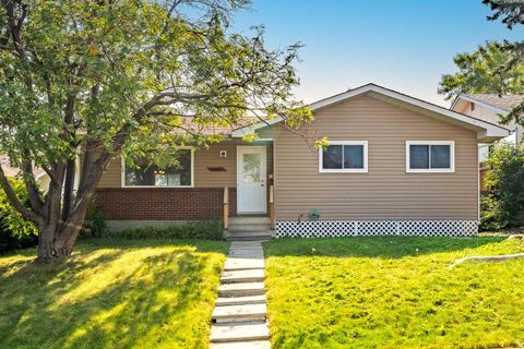 Photo of 631 Hunts Crescent NW, Calgary, AB T2K 4J2 (MLS # A2250664) Photo of 631 Hunts Crescent NW, Calgary, AB T2K 4J2 (MLS # A2250664)