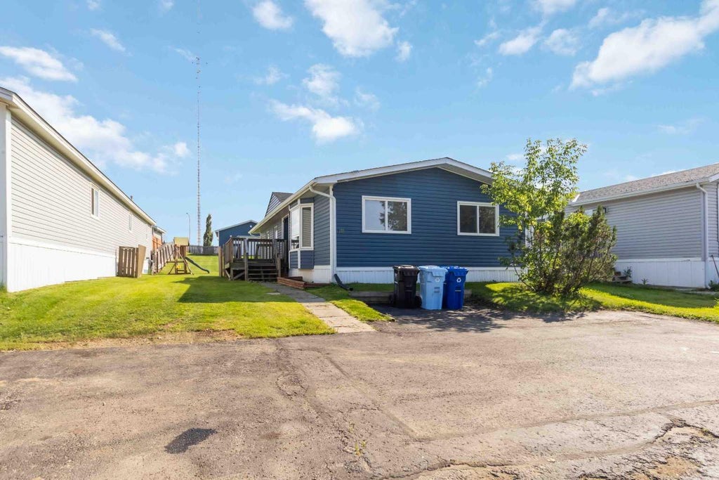 Photo of 180 Greenbriar Bay, Fort McMurray, AB T9H 3Y4 (MLS # A2332403)