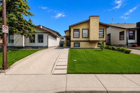 Photo of 1620 47 Street SW, Calgary, AB T3C 2C8 (MLS # A2334156)
