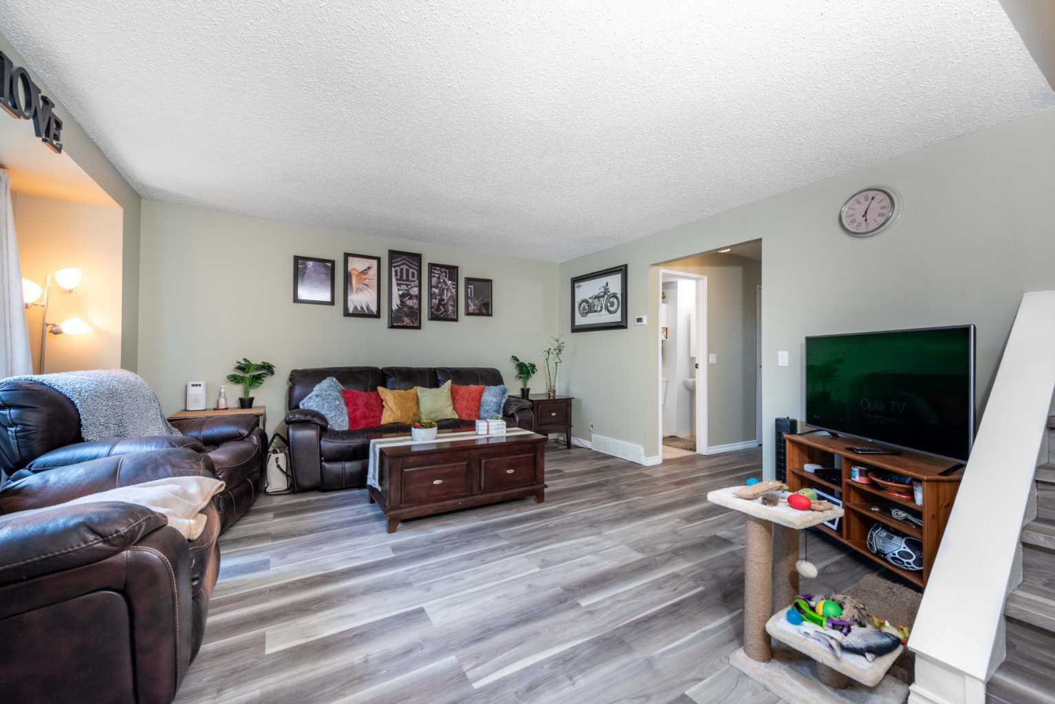 123 Queensland Drive SE 43