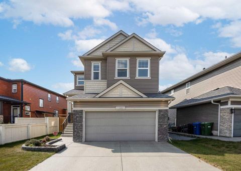 199 Evansglen Circle NW Calgary AB T3P 0W8