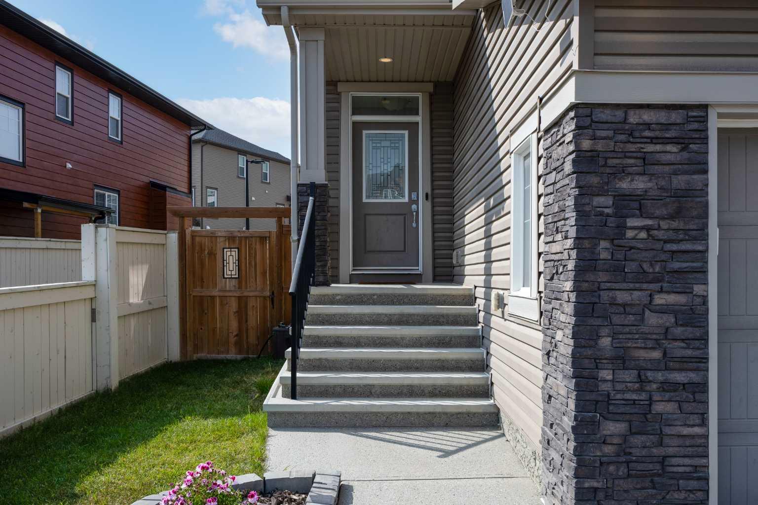 199 Evansglen Circle NW