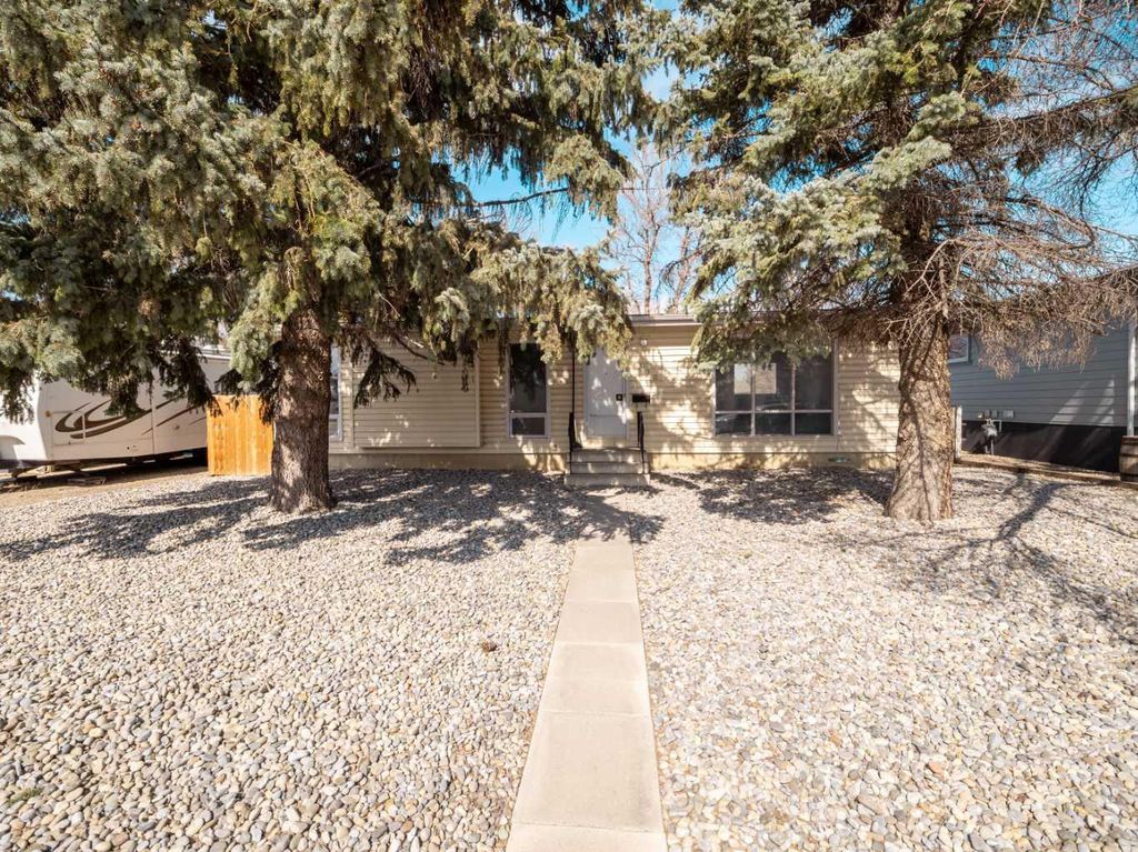 Photo of 1010 20 Avenue, Coaldale, AB T1M 1C9 (MLS # A2296460)