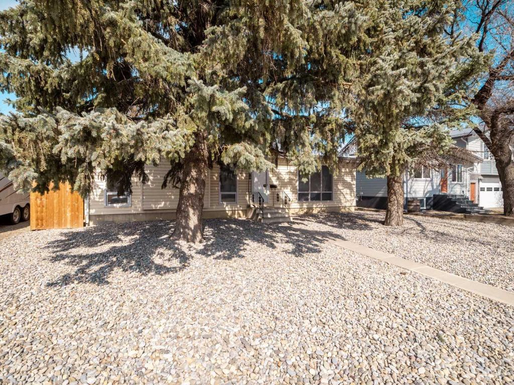 Photo of 1010 20 Avenue, Coaldale, AB T1M 1C9 (MLS # A2296460)