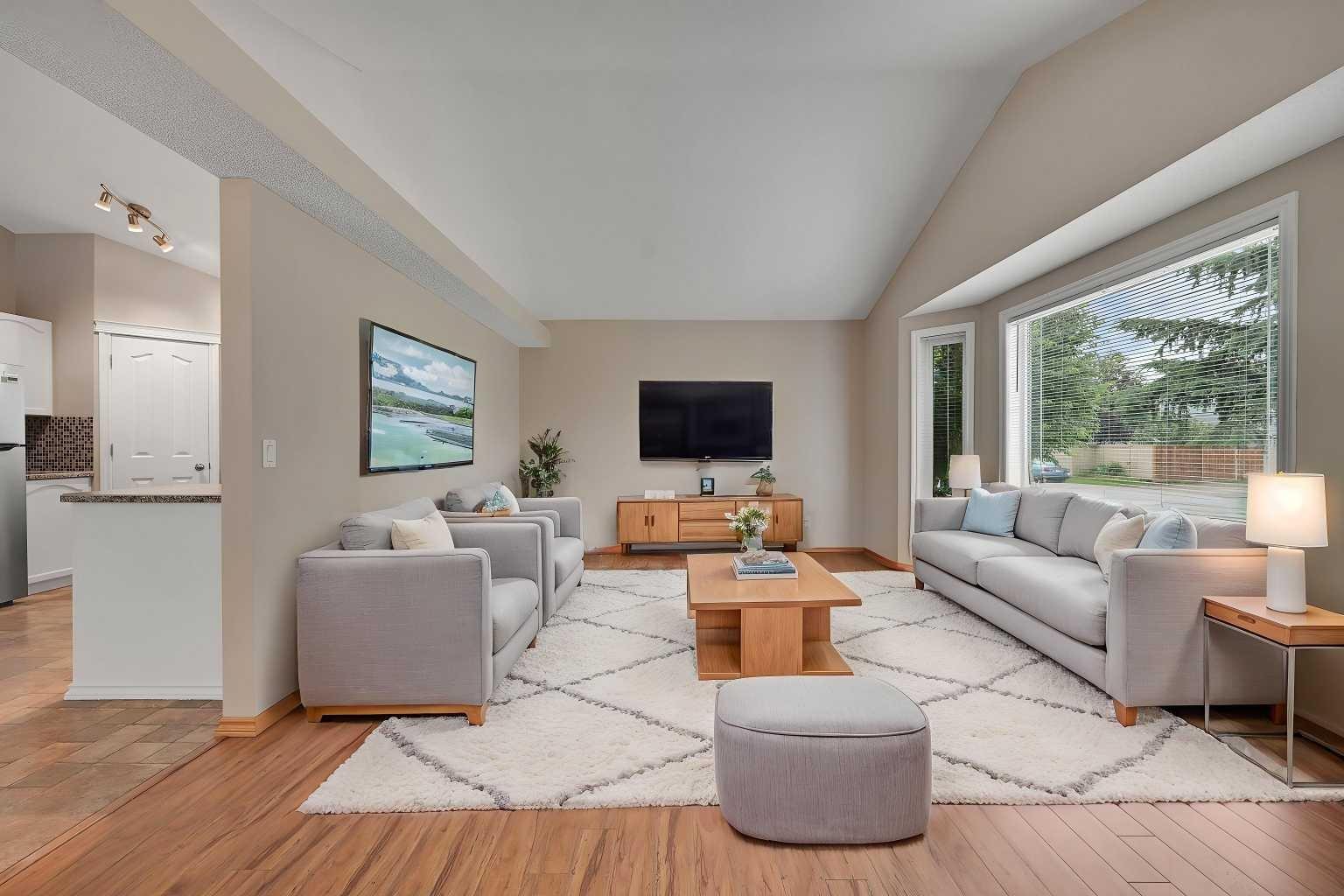 100 Somerside Grove SW