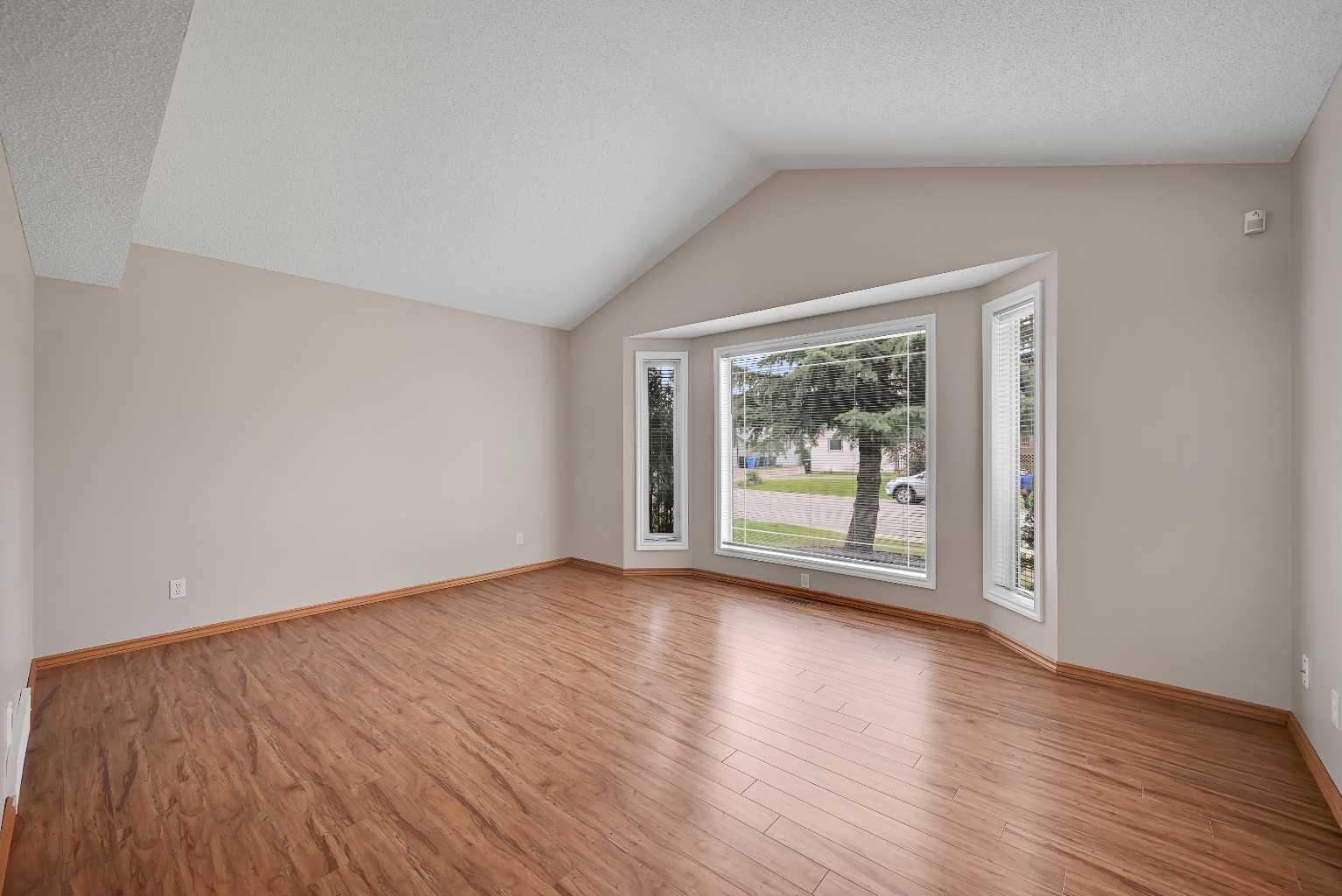 100 Somerside Grove SW