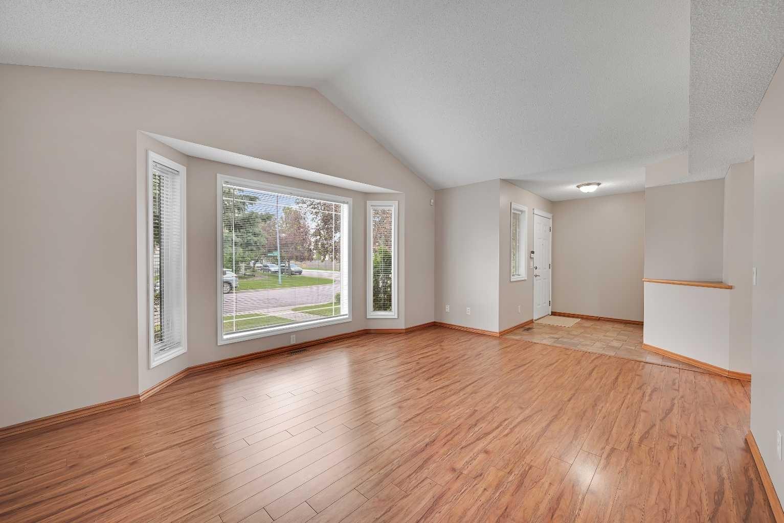 100 Somerside Grove SW