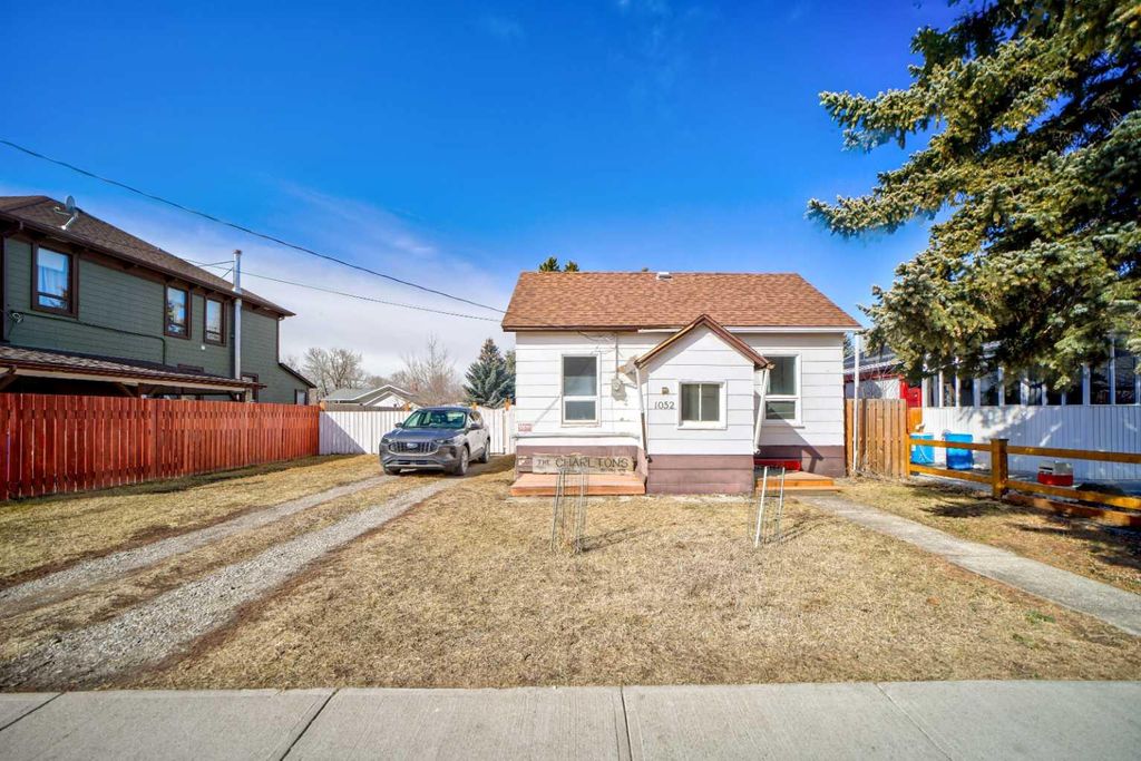 Photo of 1052 Bev McLachlin Drive, Pincher Creek, AB T0K 1W0 (MLS # A2294430)