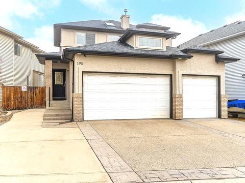 195 Royal Birkdale Crescent NW Calgary AB T3G 5R7