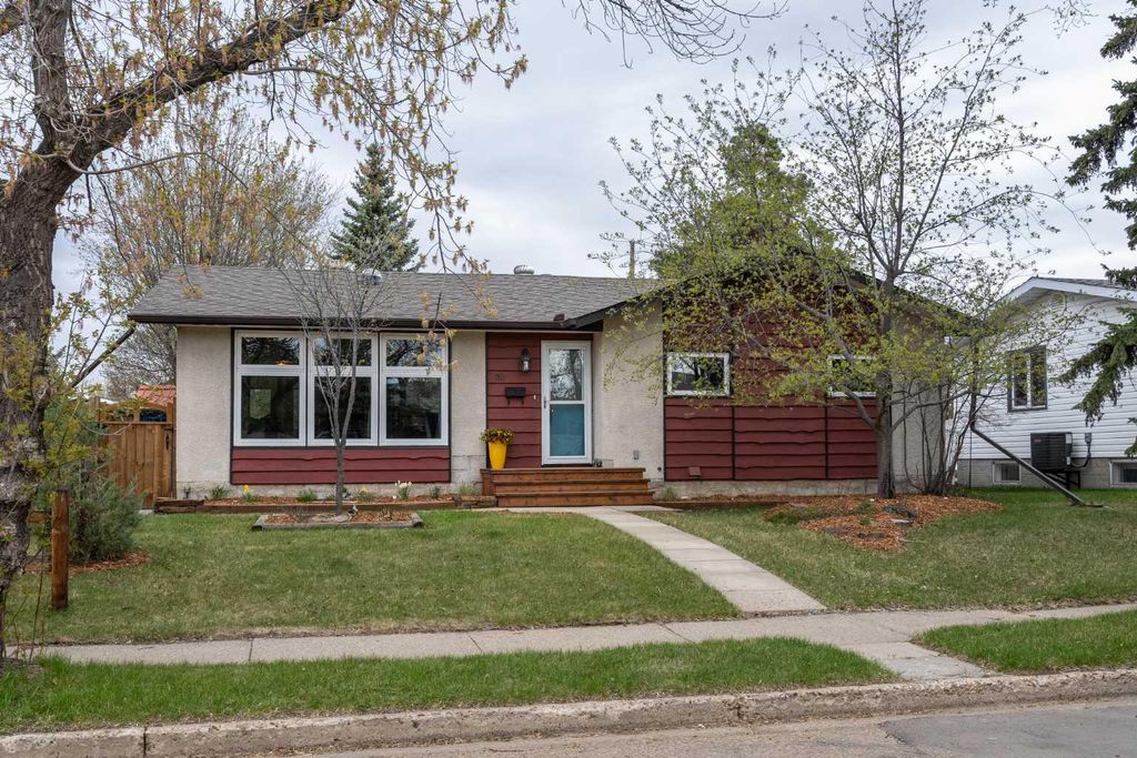 Photo of 30 Montclare Avenue, Camrose, AB T4V 2K8 (MLS # A2311622)