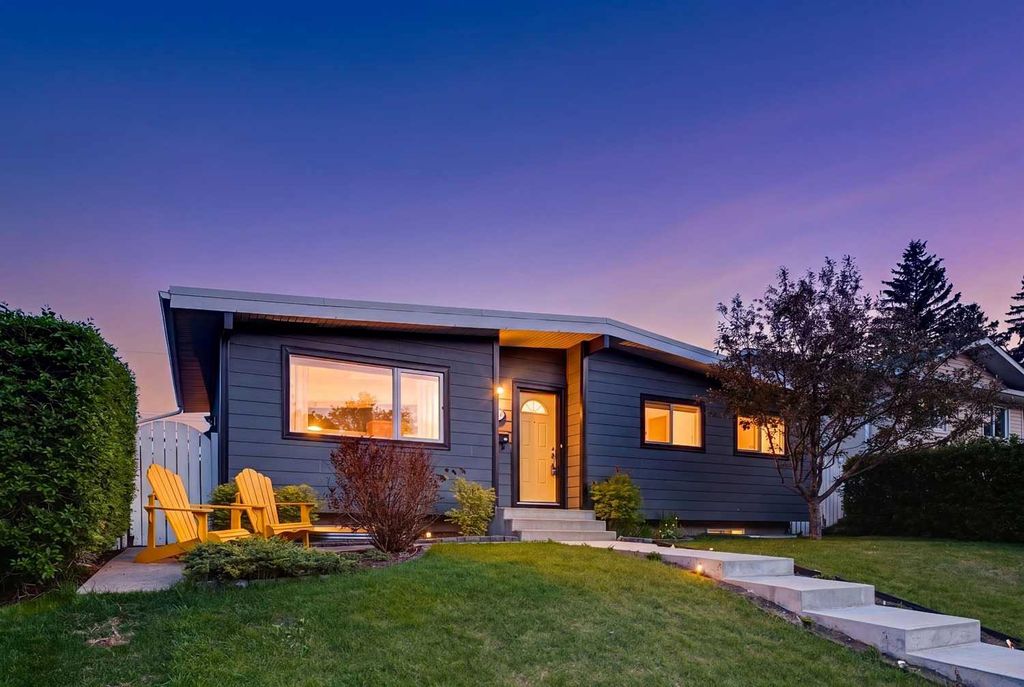 Photo of 10651 Shillington Crescent SW, Calgary, AB T2W 0N8 (MLS # A2314556)
