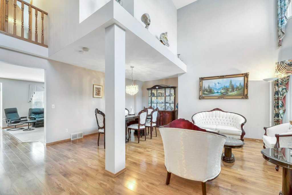 52 Country Hills Green NW