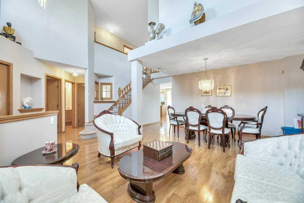 52 Country Hills Green NW