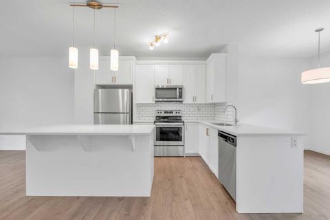 131 Legacy Point SE Calgary AB T2X 3Z3